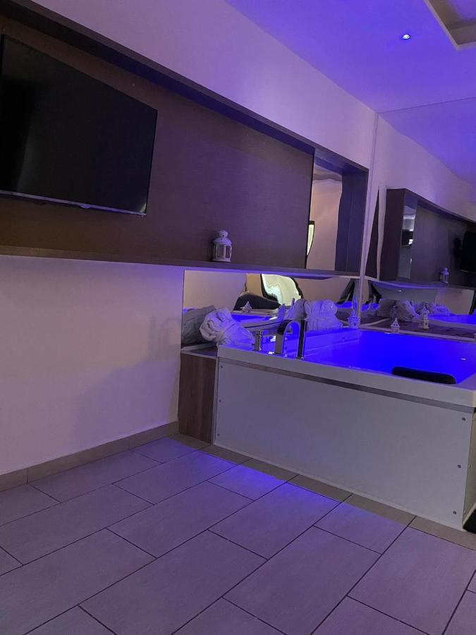 Hotel Cristian Giugliano In Campania Zewnętrze zdjęcie