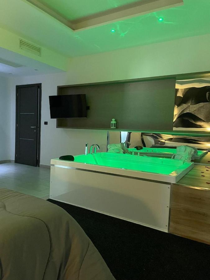 Hotel Cristian Giugliano In Campania Zewnętrze zdjęcie